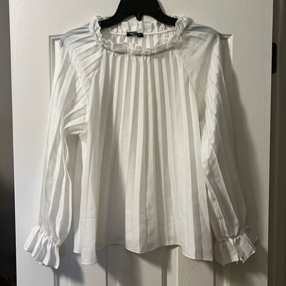 Nasty Gal white pleated long sleeve blouse size 8 - Picture 1 of 5